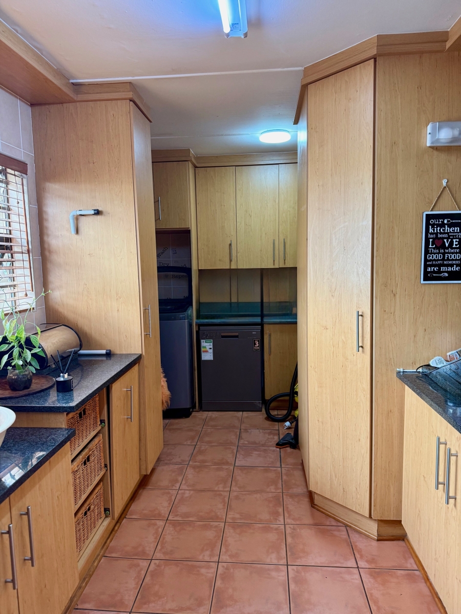 4 Bedroom Property for Sale in Bergzicht Western Cape